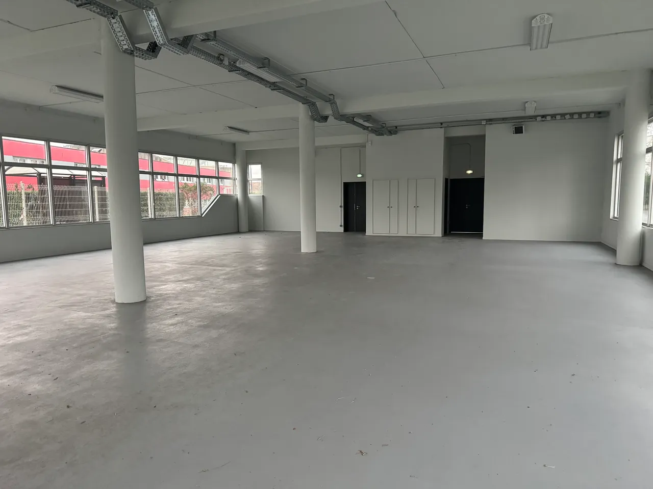 logistics - Light Industrial Premises / Offices For Rent - gallery - 2