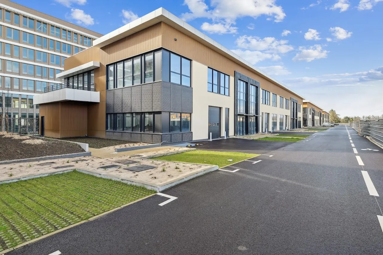 logistics - Light Industrial Premises / Offices For Rent - gallery - 2