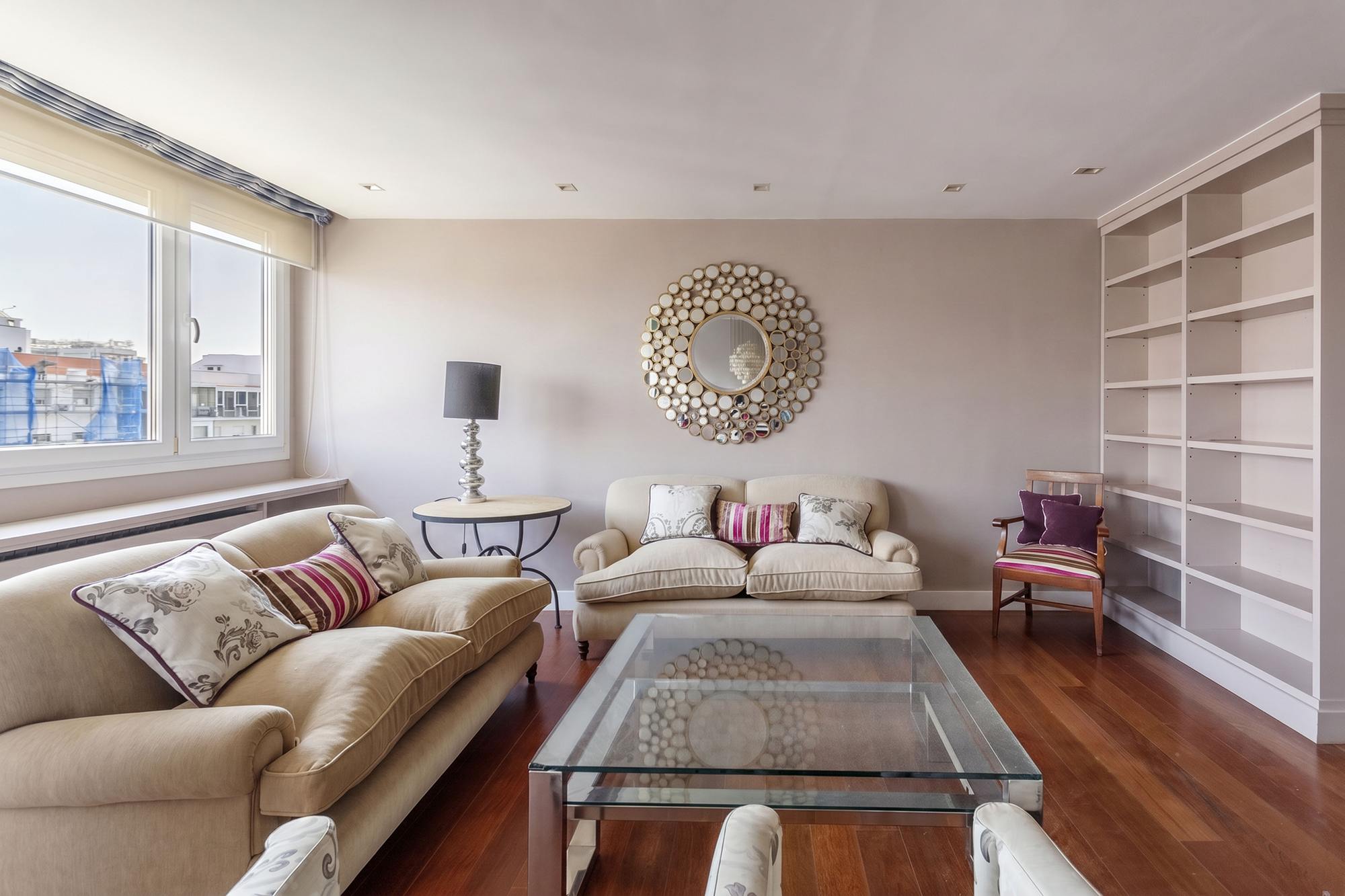 living - Ático de 250m² con 24m² terraza en alquiler en Cuatro Caminos - gallery thumbnail - 8