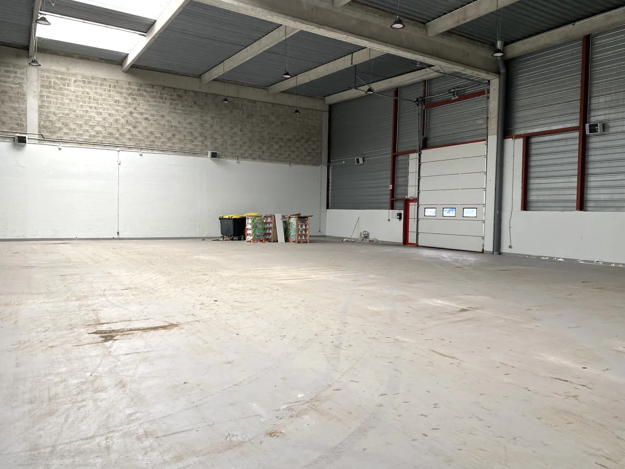 logistics - Local d’activités À Louer - gallery - 2