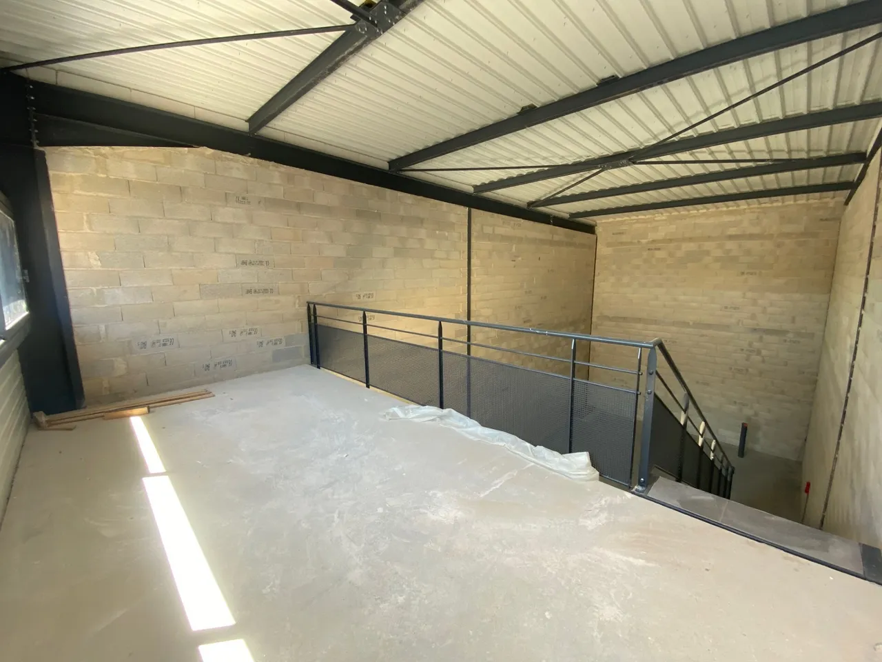 office - Services / Showroom For Rent - gallery - 7
