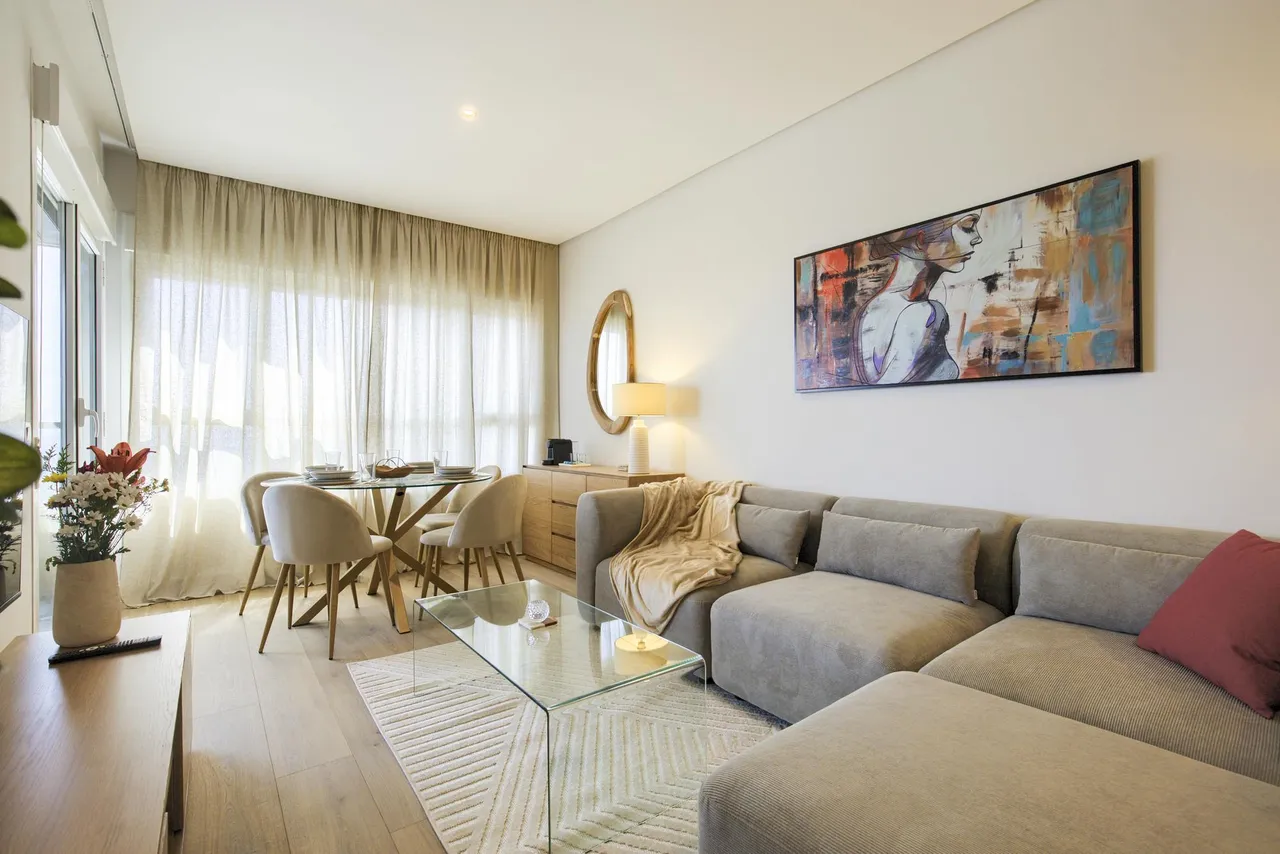 living - 60m² apartment for rent in Sanchinarro, Madrid - gallery - 7