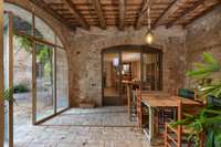 living - Casa rural de 1,011m² en venta en Alt Empordà, Girona - gallery thumbnail - 4
