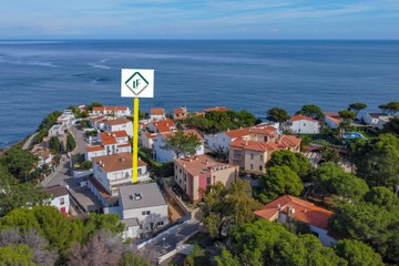 living - 341m² house / villa for sale in Llanca, Costa Brava - featured