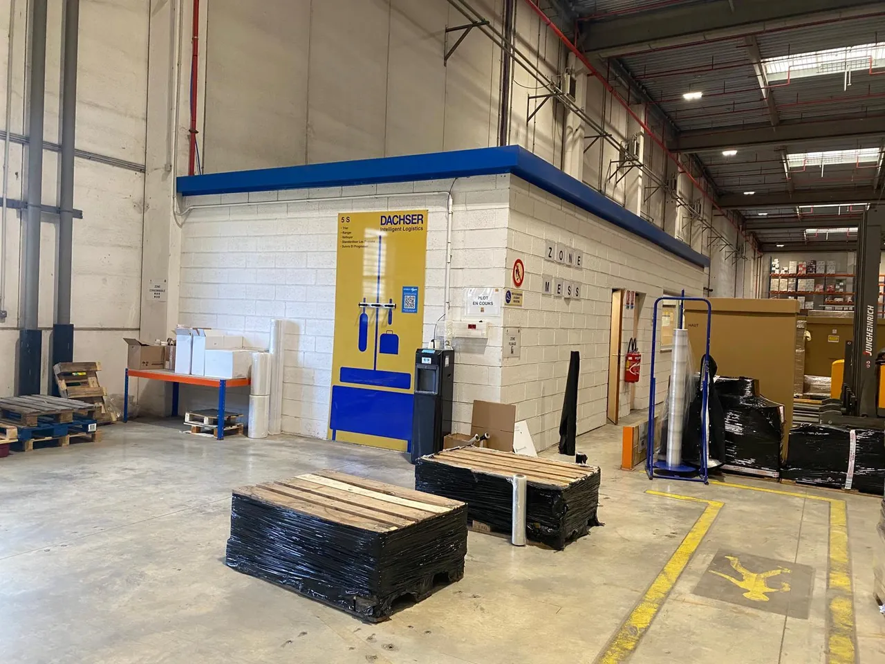 logistics - Logistics Warehouse For Rent - gallery - 5