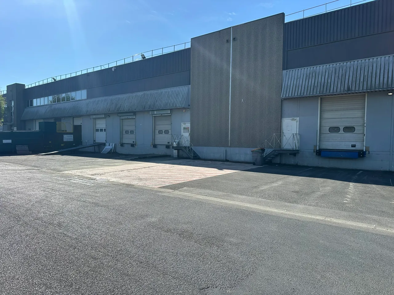 logistics - Entrepôt / Bureaux À Louer - gallery - 2