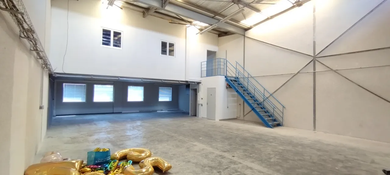 logistics - Light Industrial Premises / Offices For Rent - gallery - 9