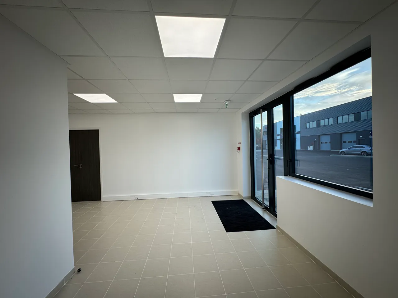 logistics - Activités / Bureaux À Louer - gallery - 3
