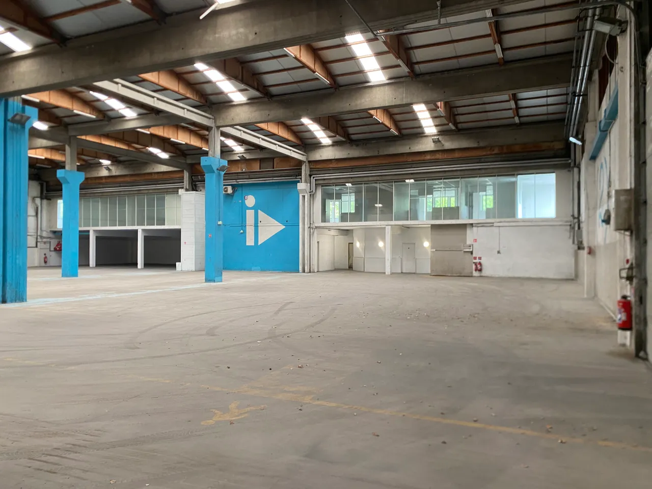logistics - Warehouse / Offices For Rent - gallery - 6