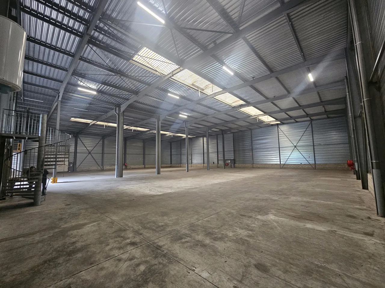 logistics - Warehouse / Offices For Rent - gallery - 4