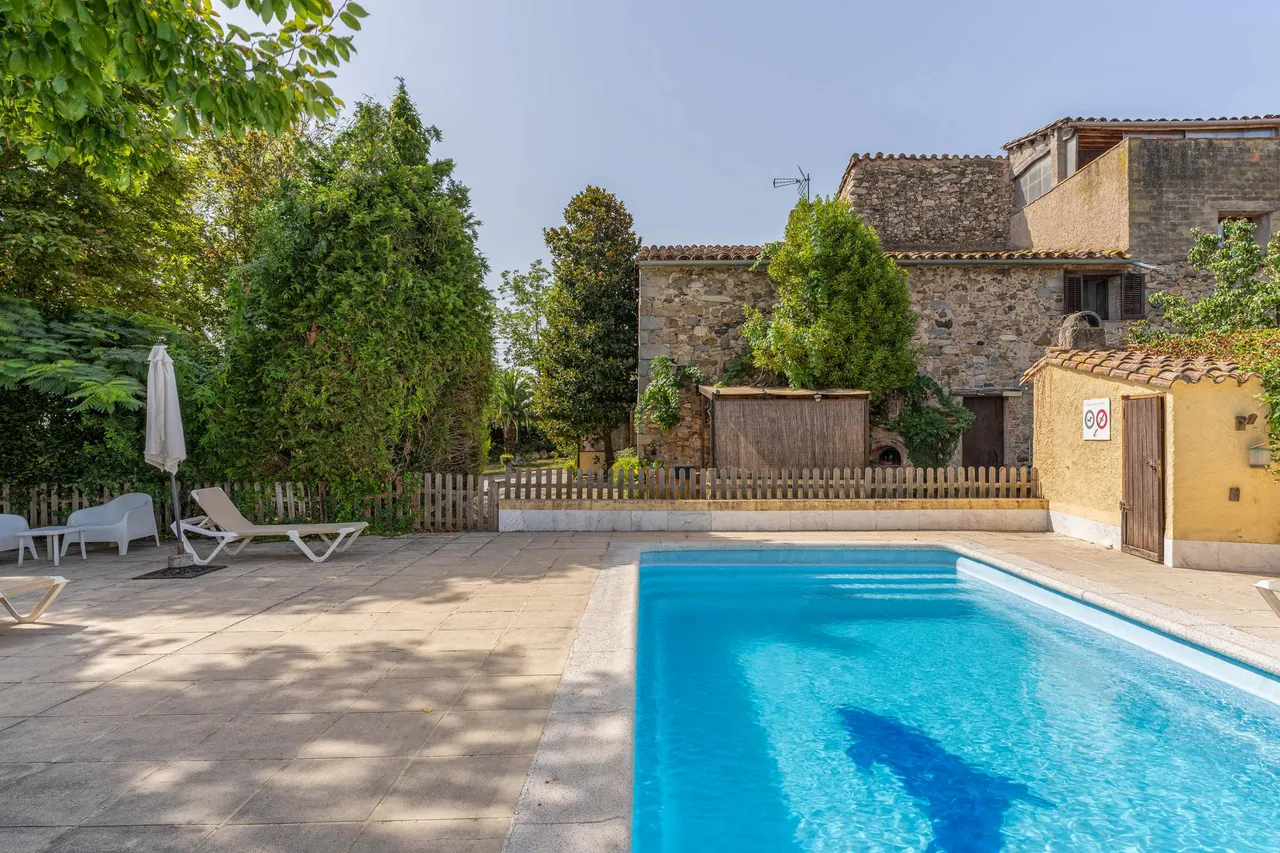 living - 979m² country house with 4,000m² garden for sale in La Selva - gallery - 3