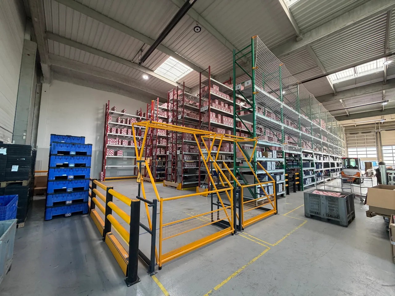 logistics - Warehouse / Offices For Rent - gallery - 4