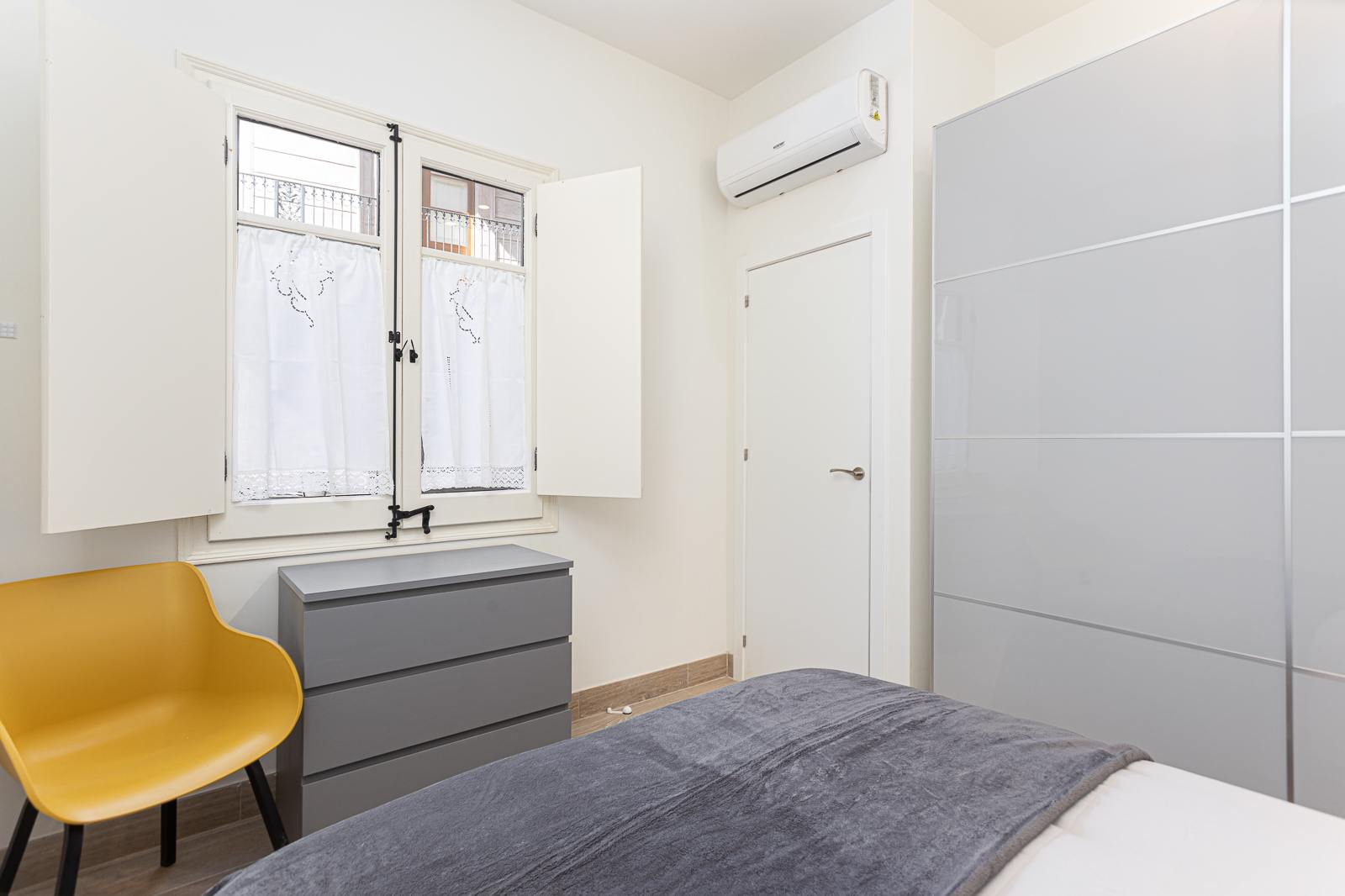 living - Piso de 70m² en alquiler en Gótico, Barcelona - gallery - 9