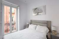 living - Piso de 55m² en alquiler en Cortes / Huertas, Madrid - gallery thumbnail - 10