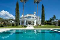 living - 722m² house / villa with 150m² terrace for sale in Nueva Andalucía - gallery thumbnail - 2