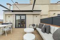 living - Ático de 50m² con 53m² terraza en venta en Eixample Izquierdo - gallery thumbnail - 5