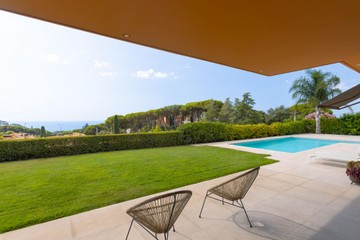 living - 500m² house / villa with 93m² terrace for sale in Sant Vicenç de Montalt - featured
