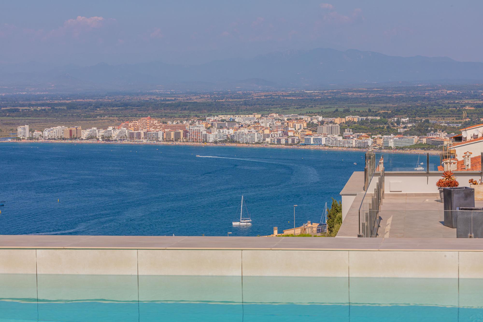 living - 419m² house / villa for sale in Bay of Roses, Costa Brava - featured