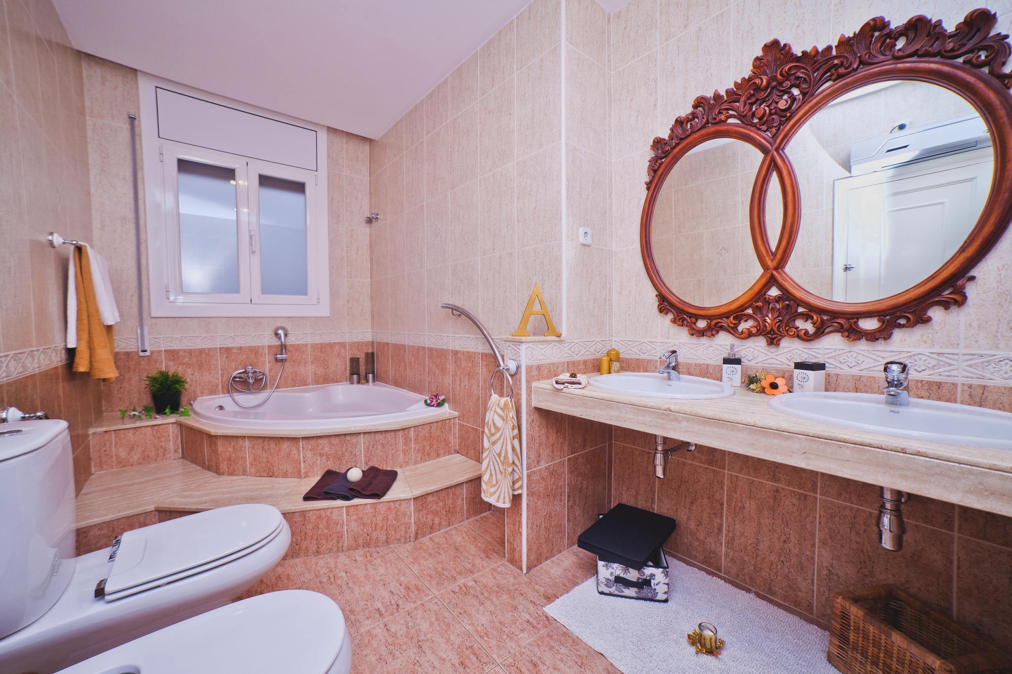 living - 550m² house / villa for sale in Horta-Guinardó, Barcelona - gallery thumbnail - 7