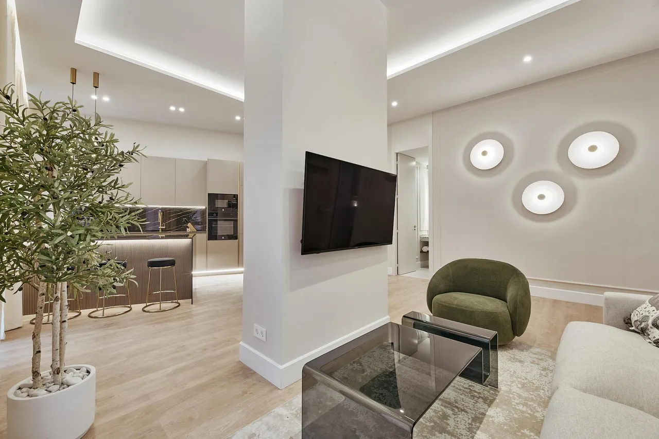 living - 146m² apartment for sale in Sol, Madrid - gallery - 2