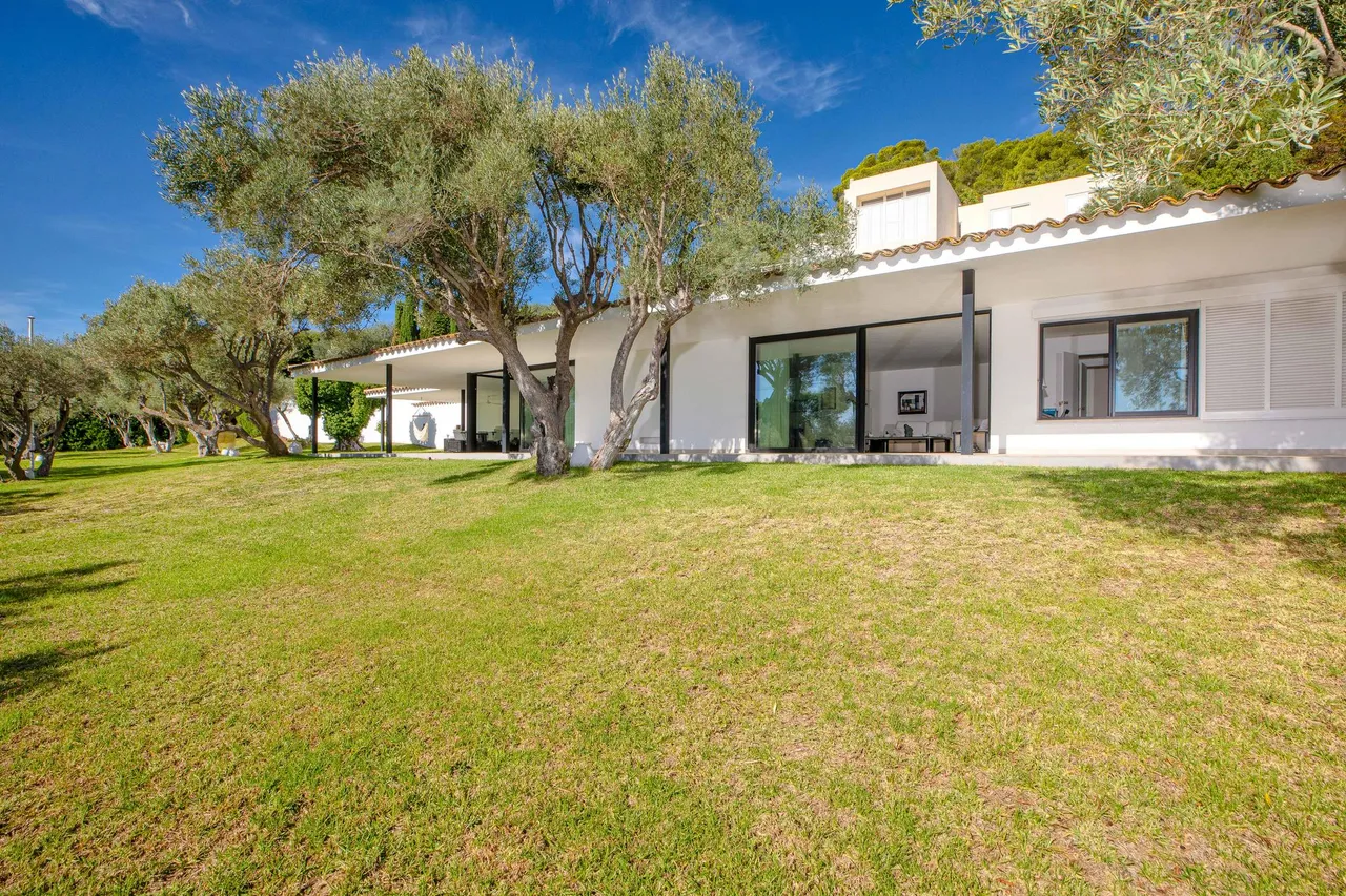 living - 395m² house / villa for sale in Aiguablava, Costa Brava - gallery - 4
