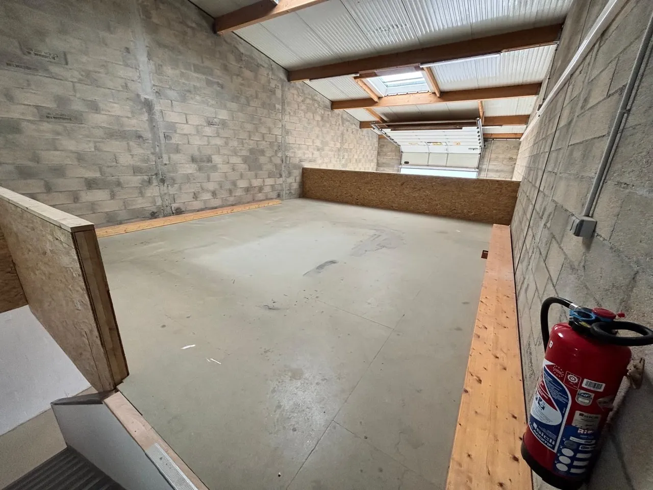 logistics - Light Industrial Premises / Offices For Rent - gallery - 10