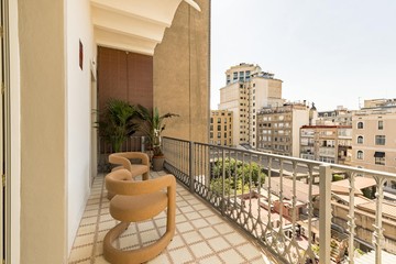 living - Piso de 119m² con 15m² terraza en venta en Eixample Derecho - featured