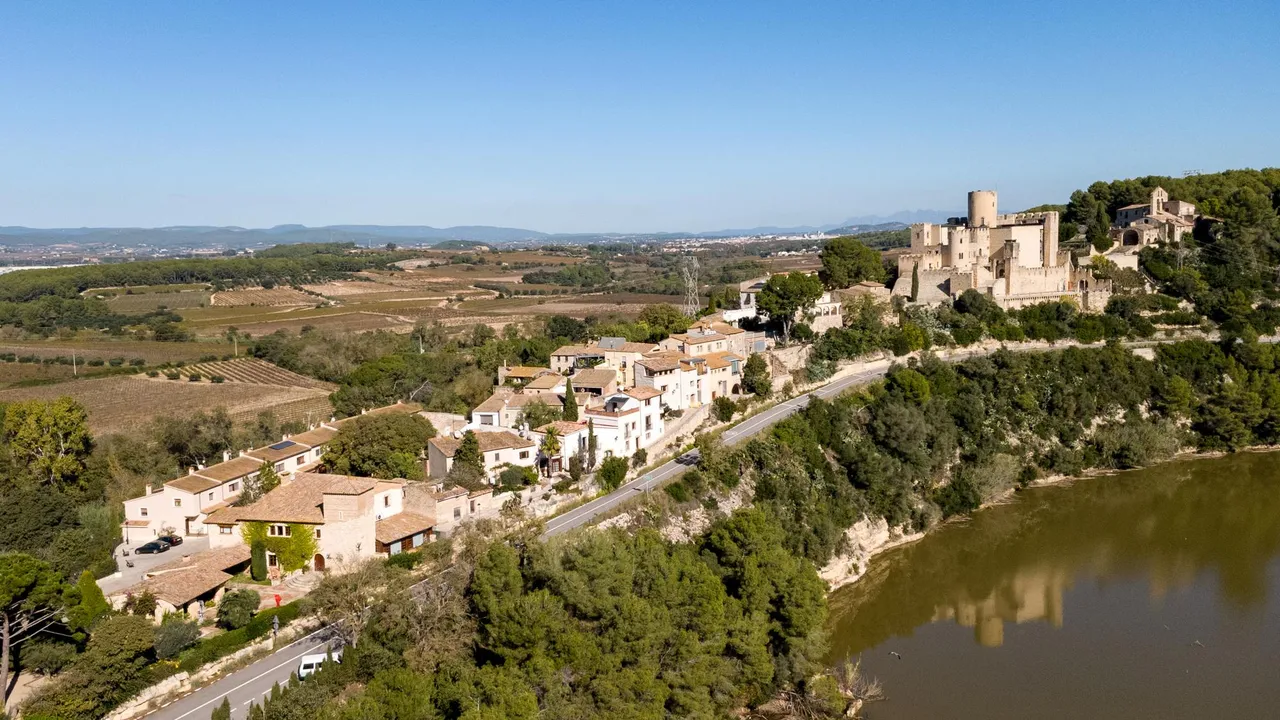 living - Casa rural de 693m² con 678m² de jardín en venta en Penedès - gallery - 5