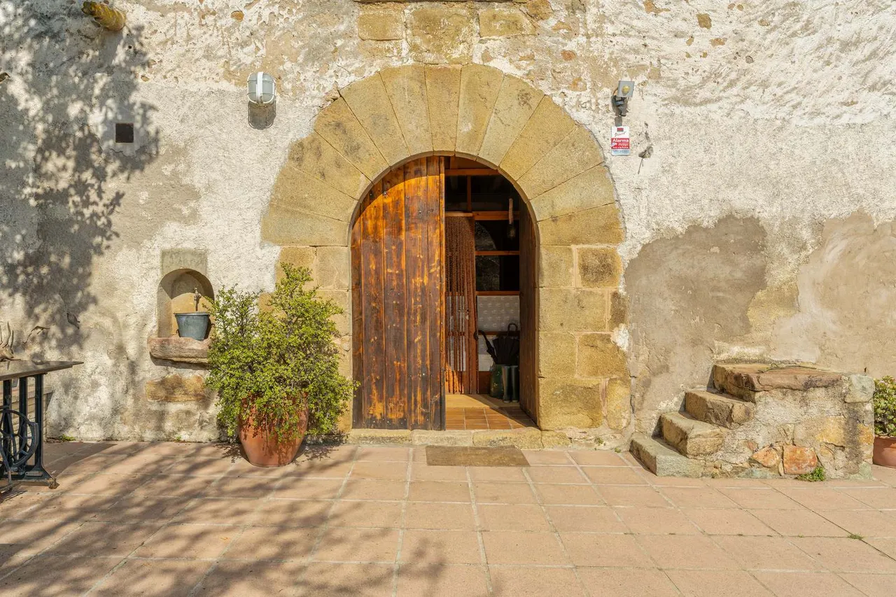living - Casa rural de 974m² en venta en La Selva, Girona - gallery - 9