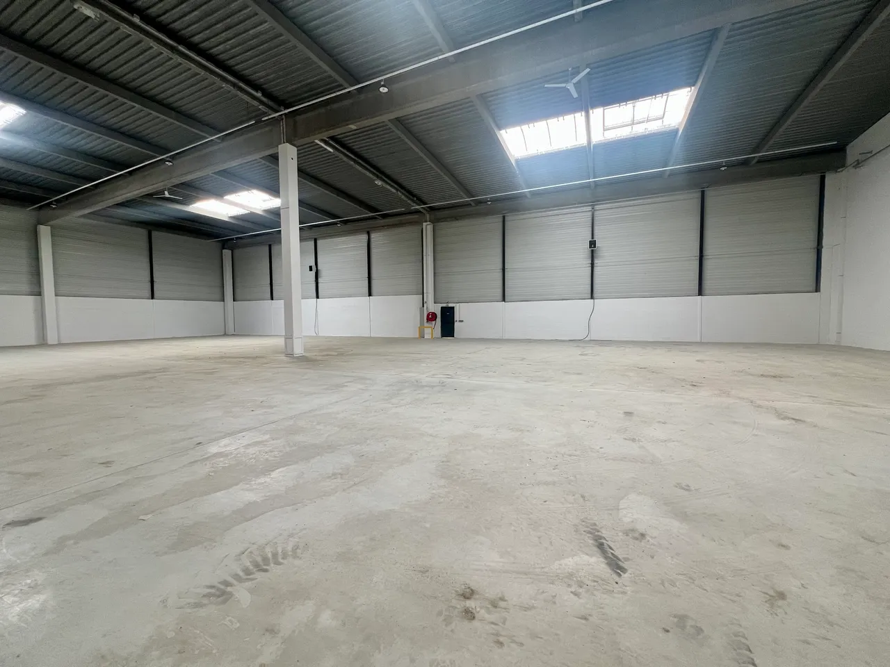 logistics - Entrepôt / Bureaux À Louer - gallery - 3