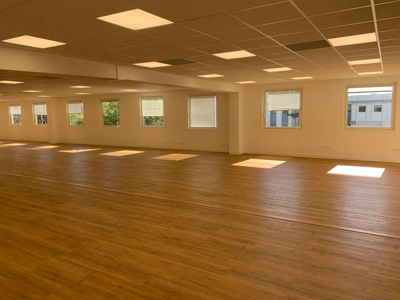 logistics - Entrepôt / Bureaux À Louer - gallery - 10
