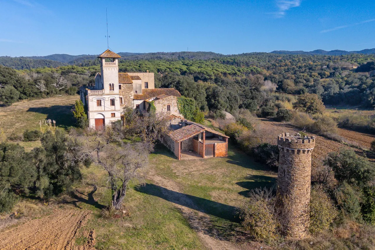 living - 909m² country house for sale in El Gironés, Girona - gallery - 2