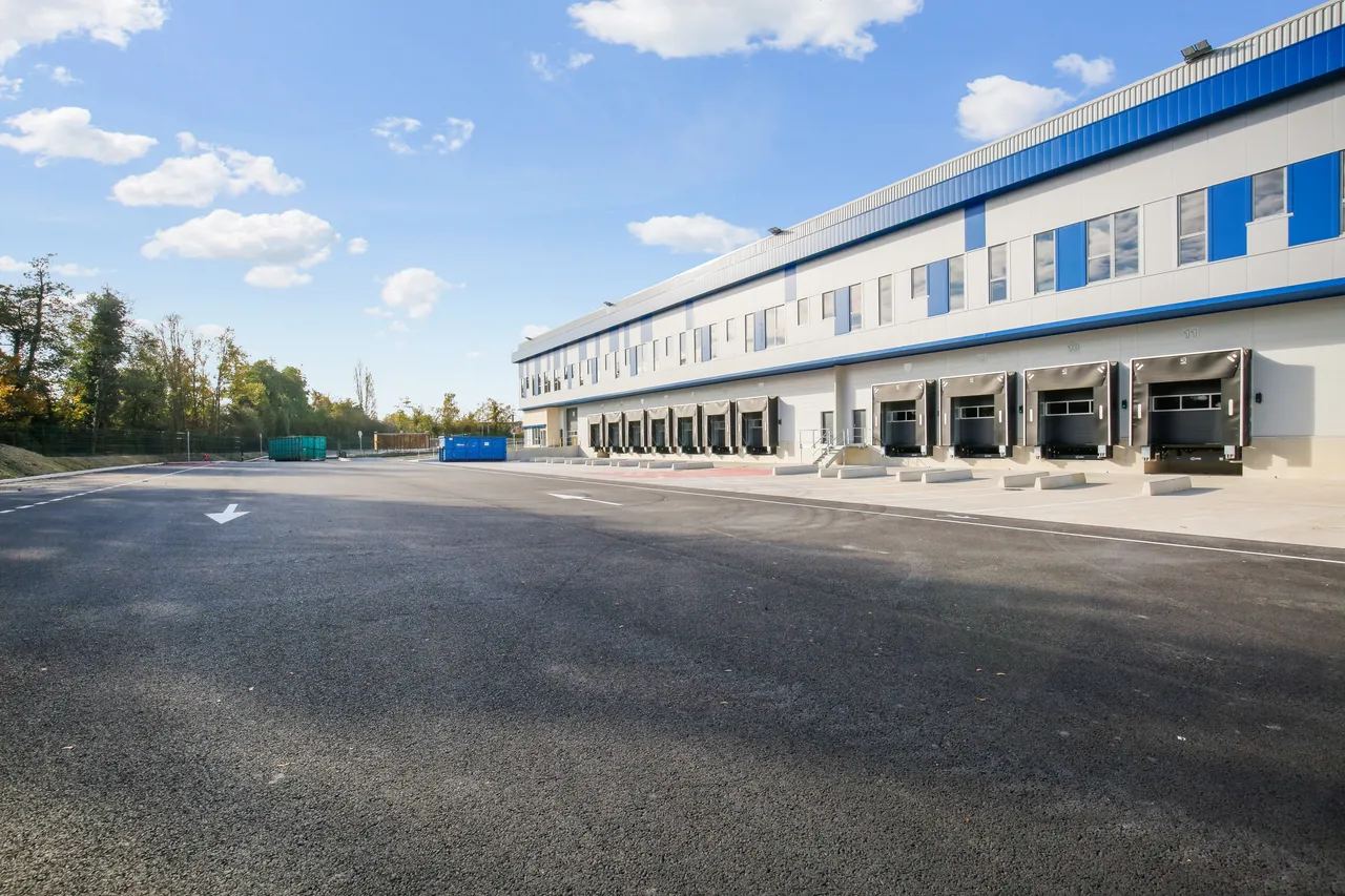 logistics - Logistics Warehouse For Rent - gallery - 4
