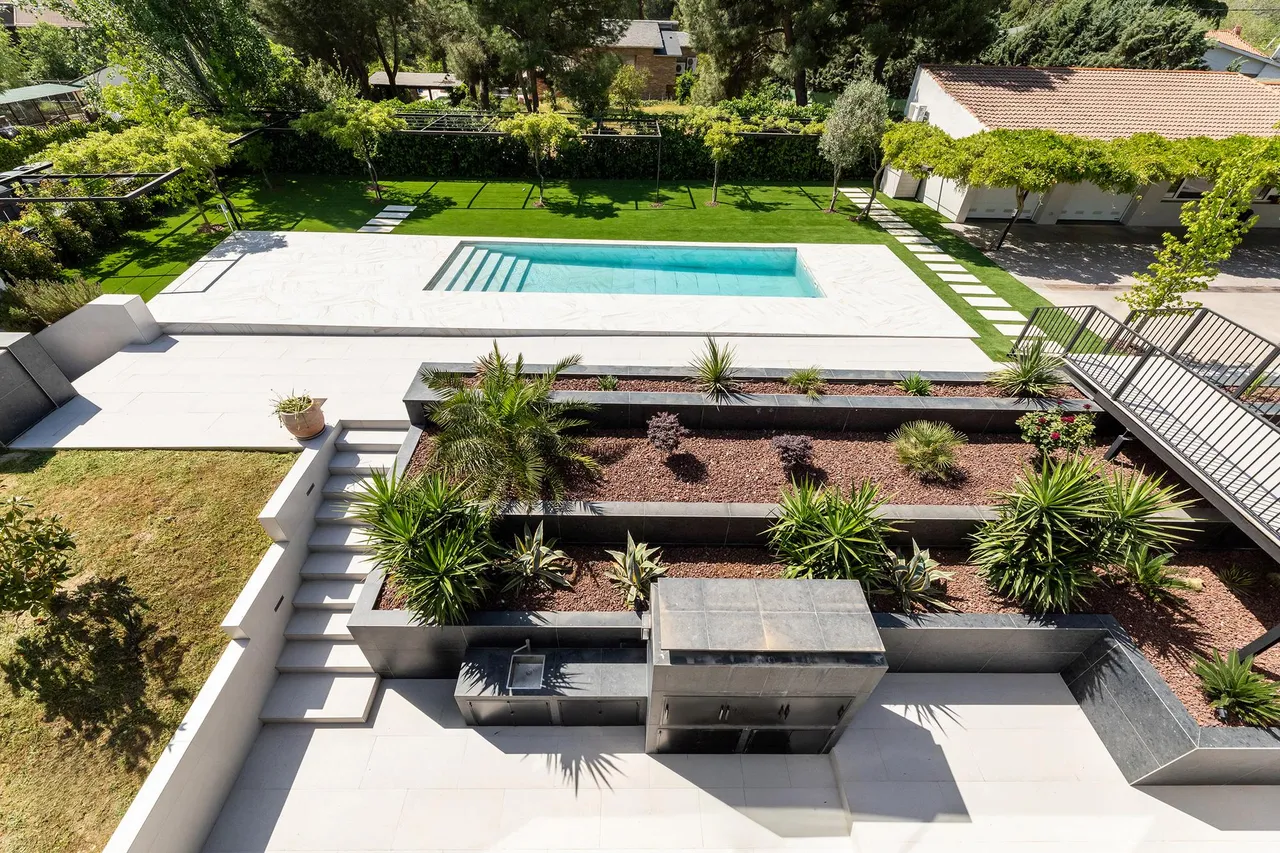 living - 868m² house / villa for sale in Majadahonda, Madrid - gallery - 3