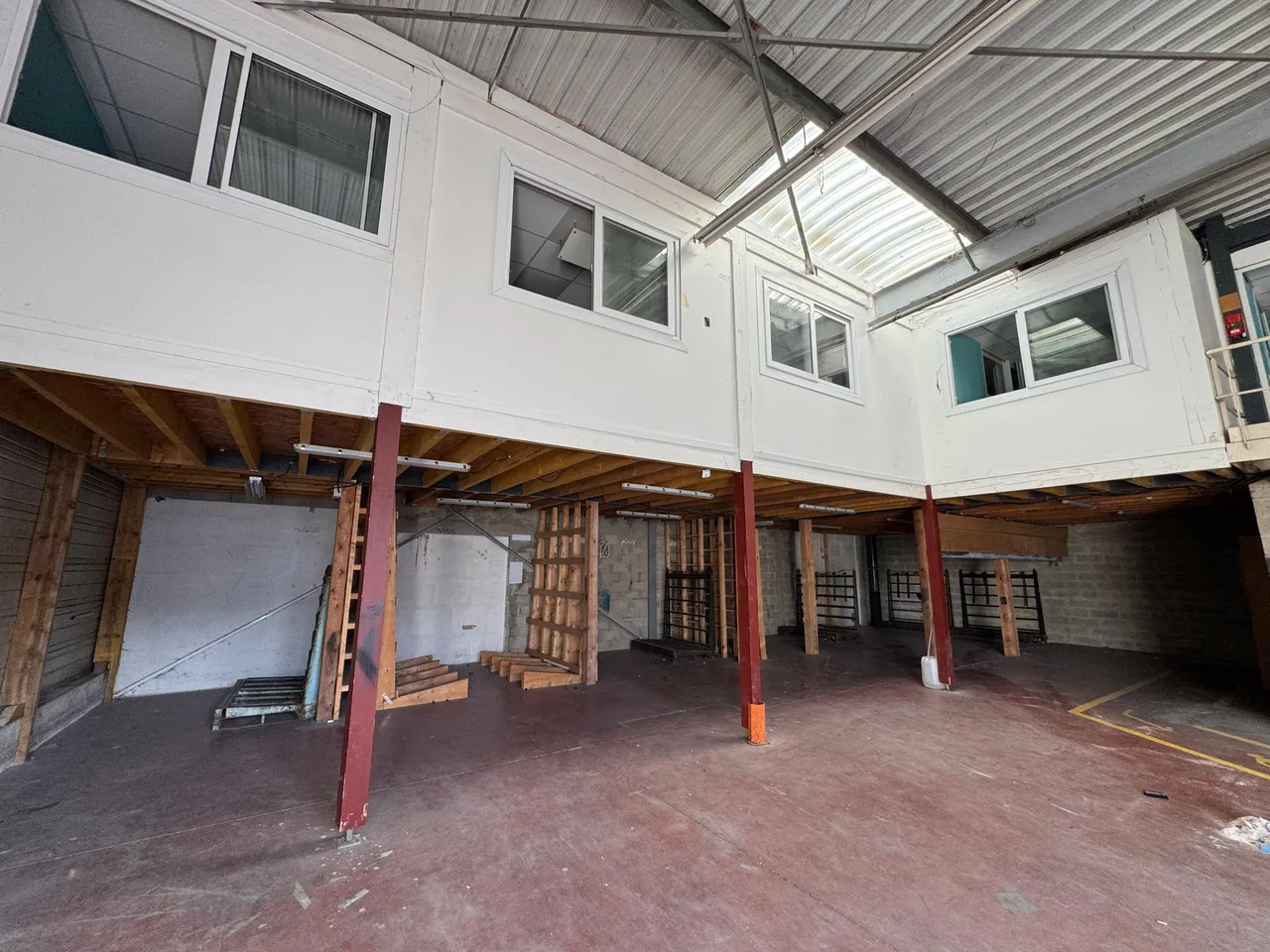 logistics - Light Industrial Premises / Offices For Rent - gallery - 2