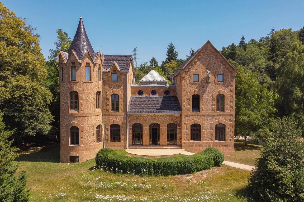 living - Castillo / palacio de 1,966m² en venta en La Selva, Girona - gallery - 2