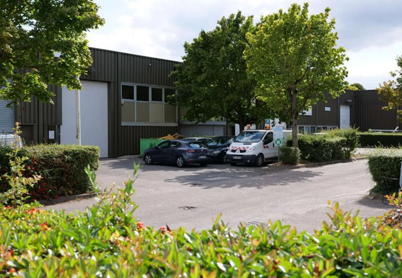 logistics - Light Industrial Premises / Offices For Rent - gallery - 2