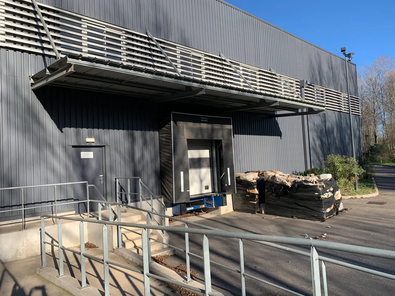 logistics - Warehouse For Rent - gallery - 2