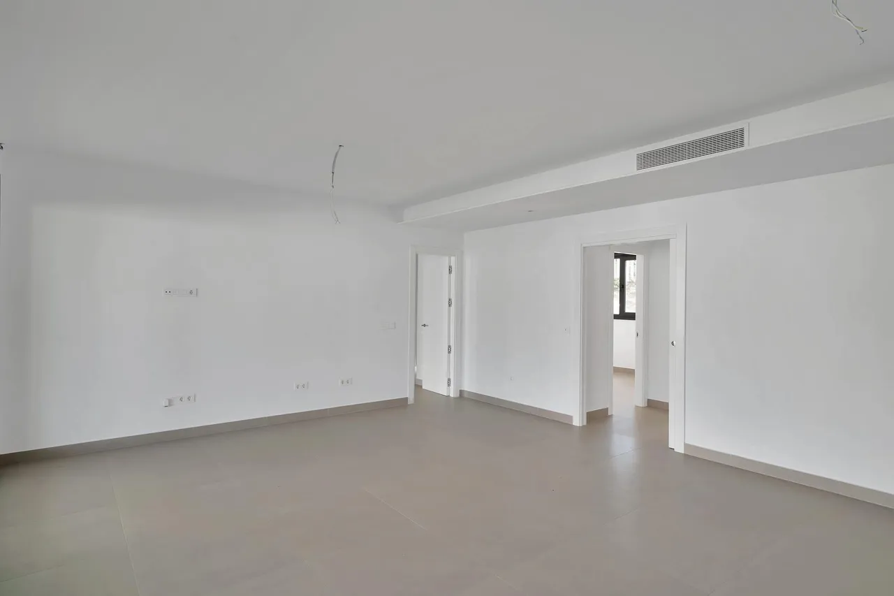 living - 152m² apartment with 100m² garden for sale in East Marbella - gallery - 8