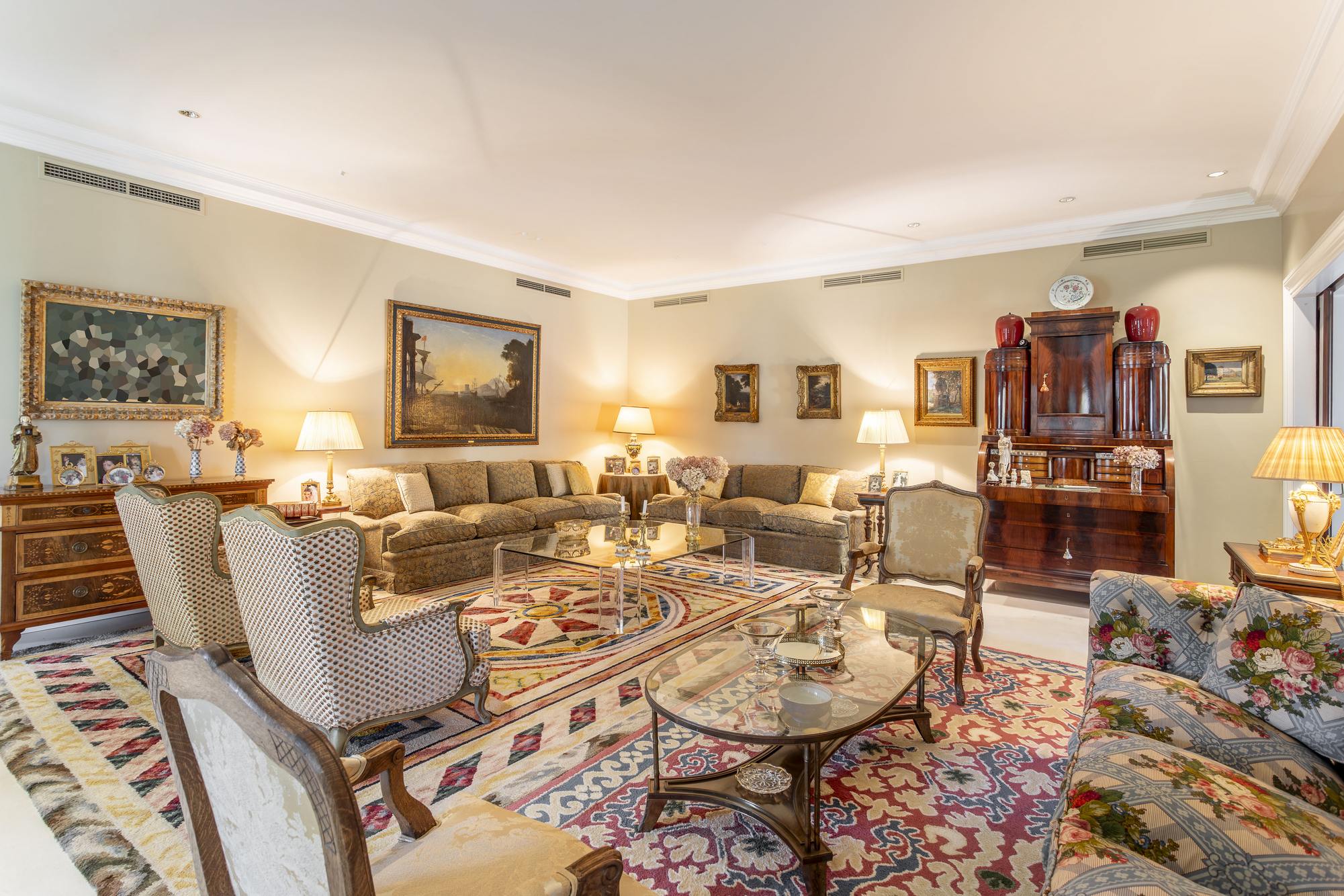 living - 894m² house / villa for sale in Conde de Orgaz and Piovera - gallery thumbnail - 6