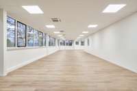 logistics - Activités / Bureaux À Louer - gallery thumbnail - 2