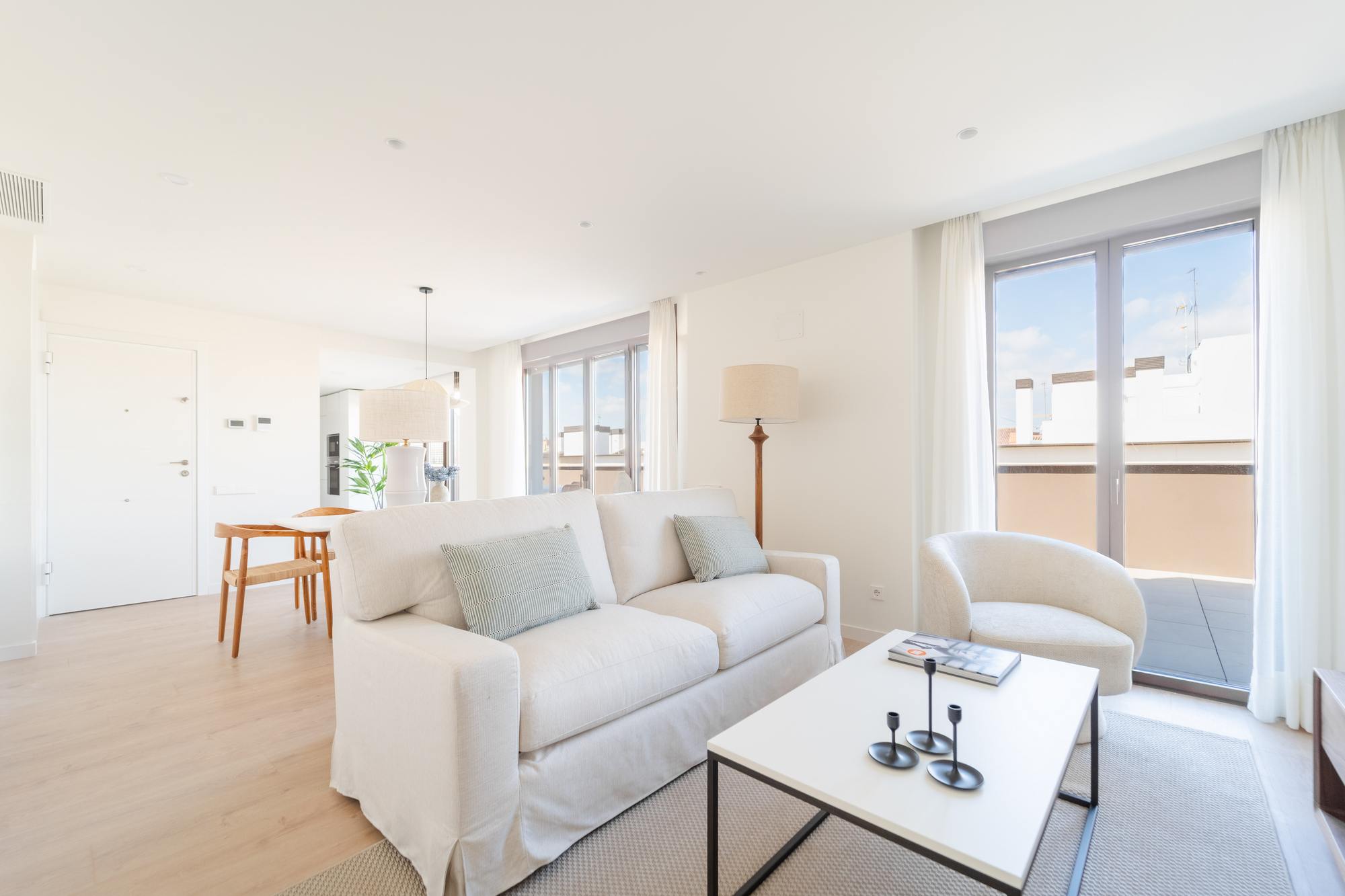 living - 210m² penthouse with 100m² terrace for sale in El Mercat - gallery thumbnail - 10