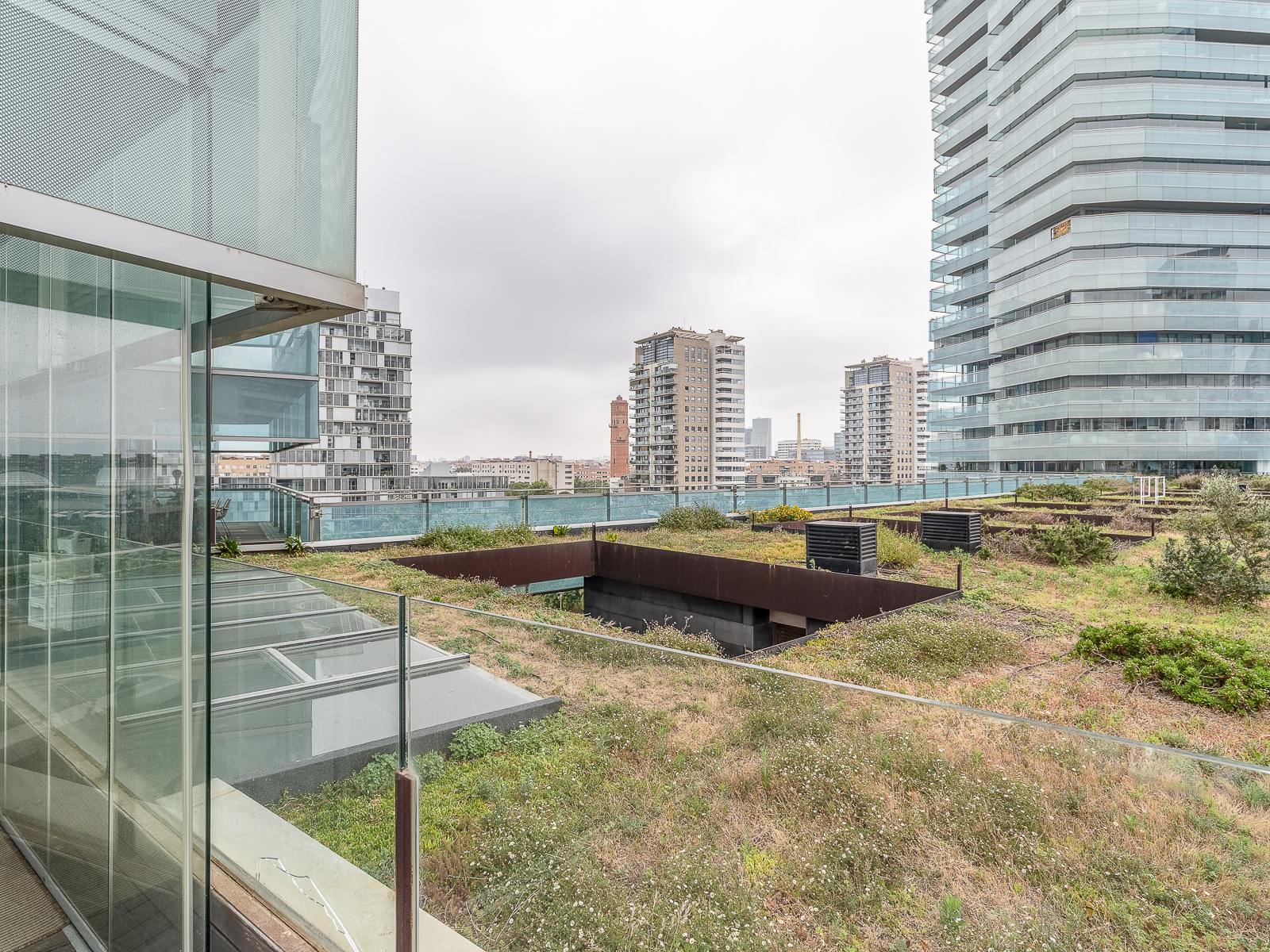 living - Piso de 133m² con 72m² terraza en venta en Diagonal Mar - featured