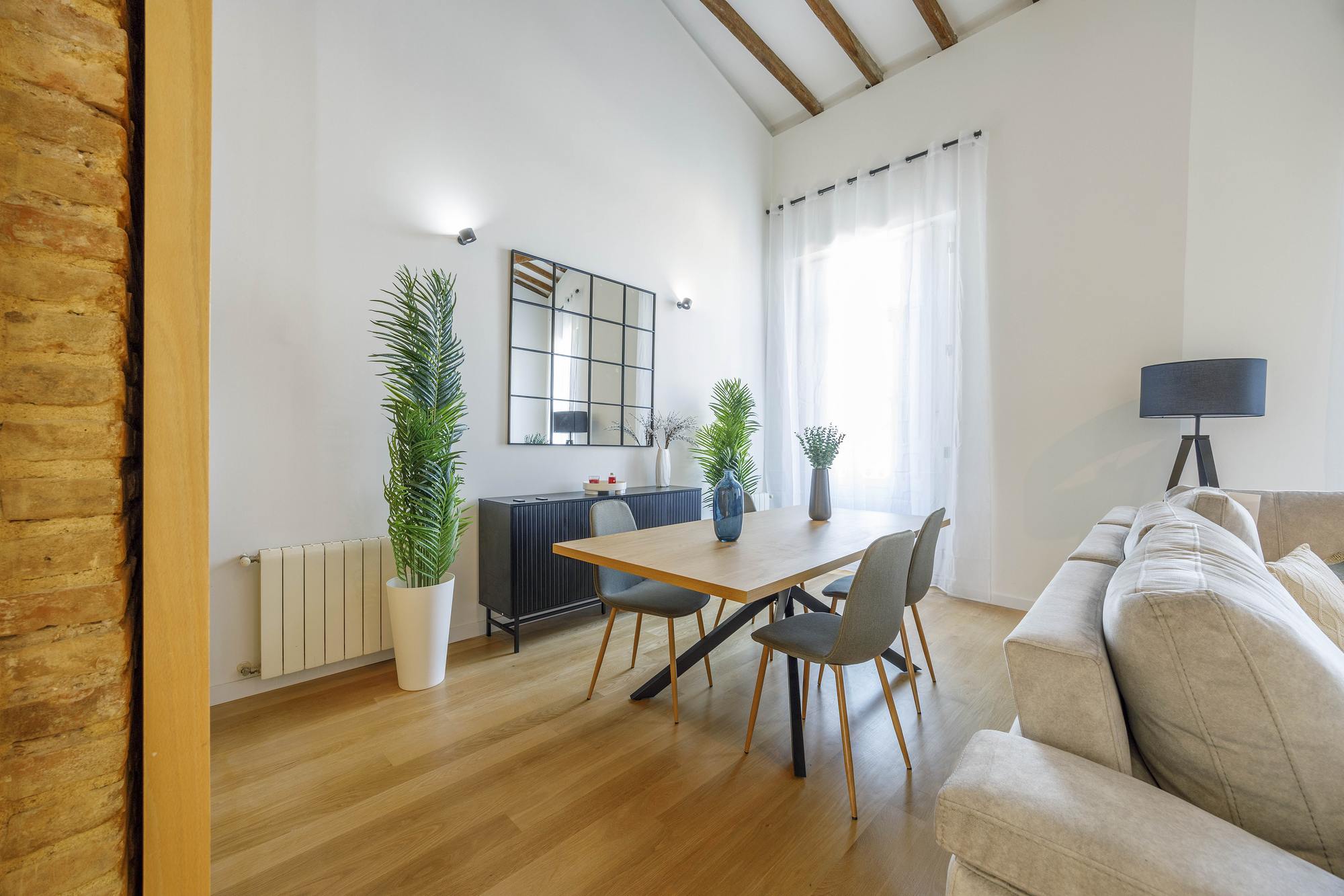 living - 190m² apartment with 14m² terrace for rent in El Carmen - gallery thumbnail - 1