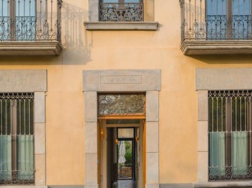 living - Casa modernista en venta en el corazón de Palafrugell - featured