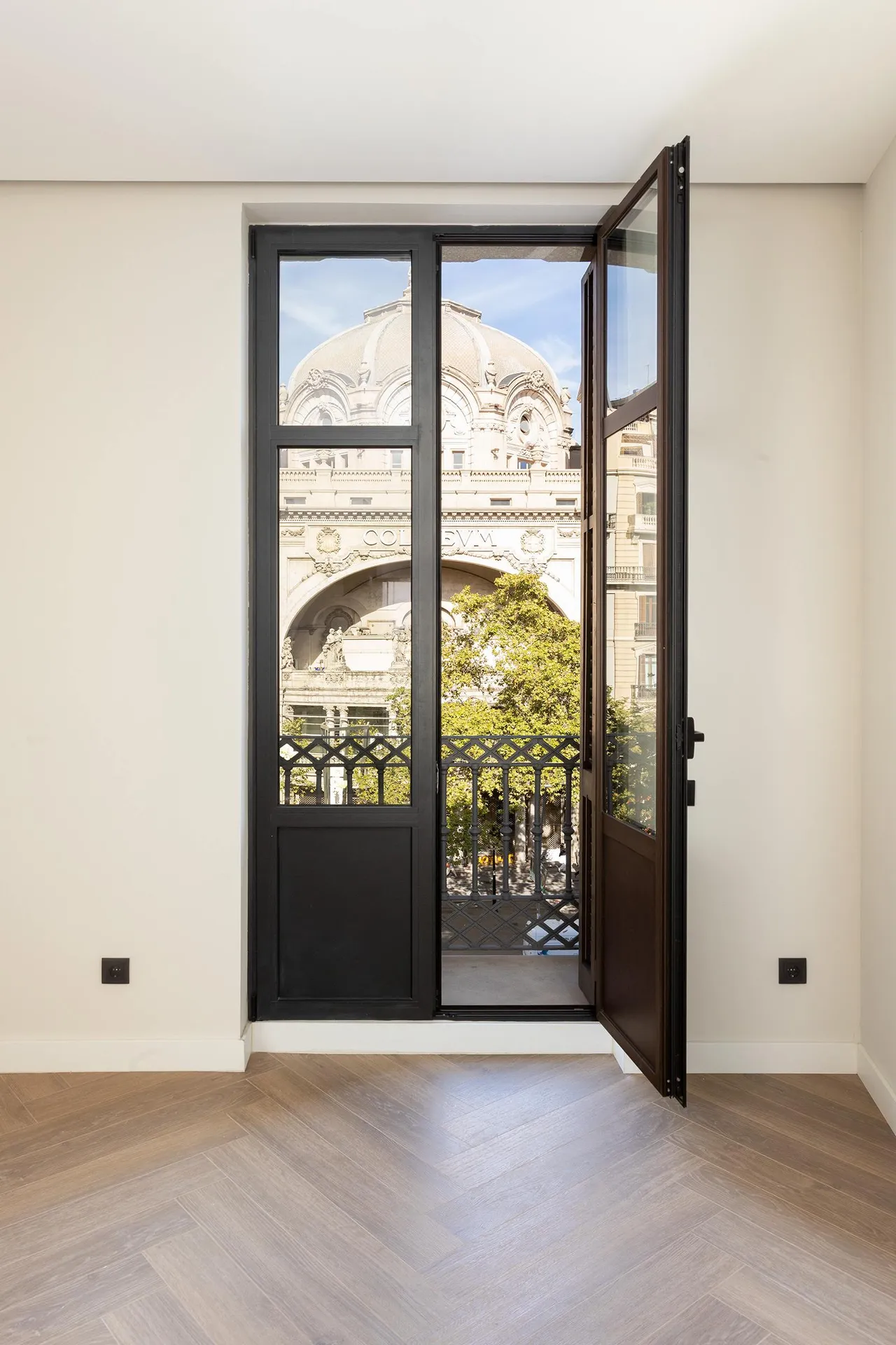 living - Piso de 77m² en venta en Eixample Derecho, Barcelona - gallery - 8