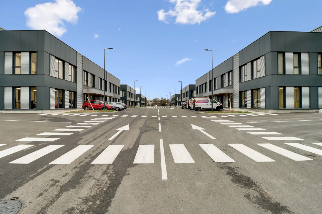 logistics - Activités / Bureaux À Louer - gallery - 2