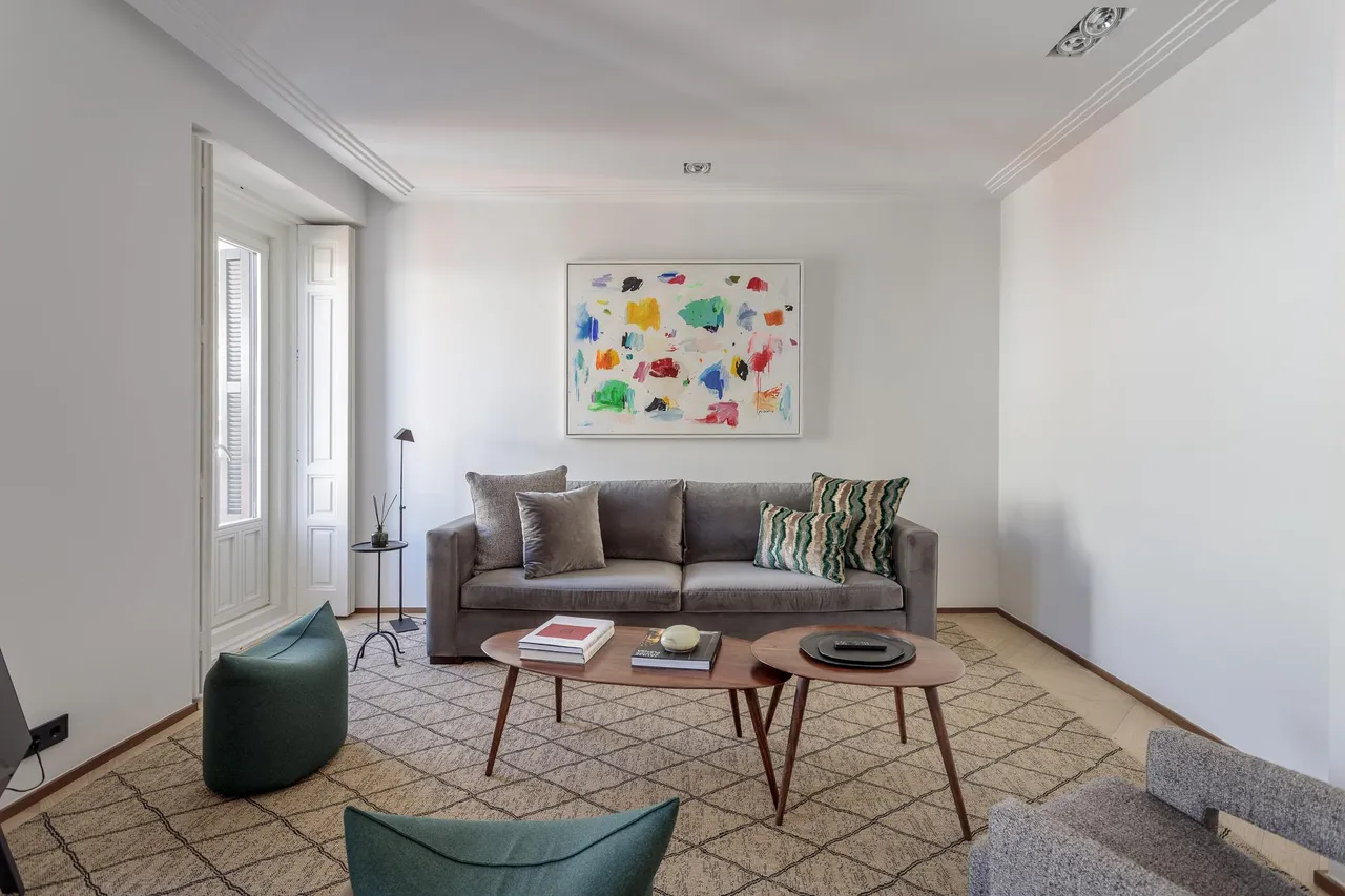 living - Piso de 100m² en alquiler en Cortes / Huertas, Madrid - gallery - 2
