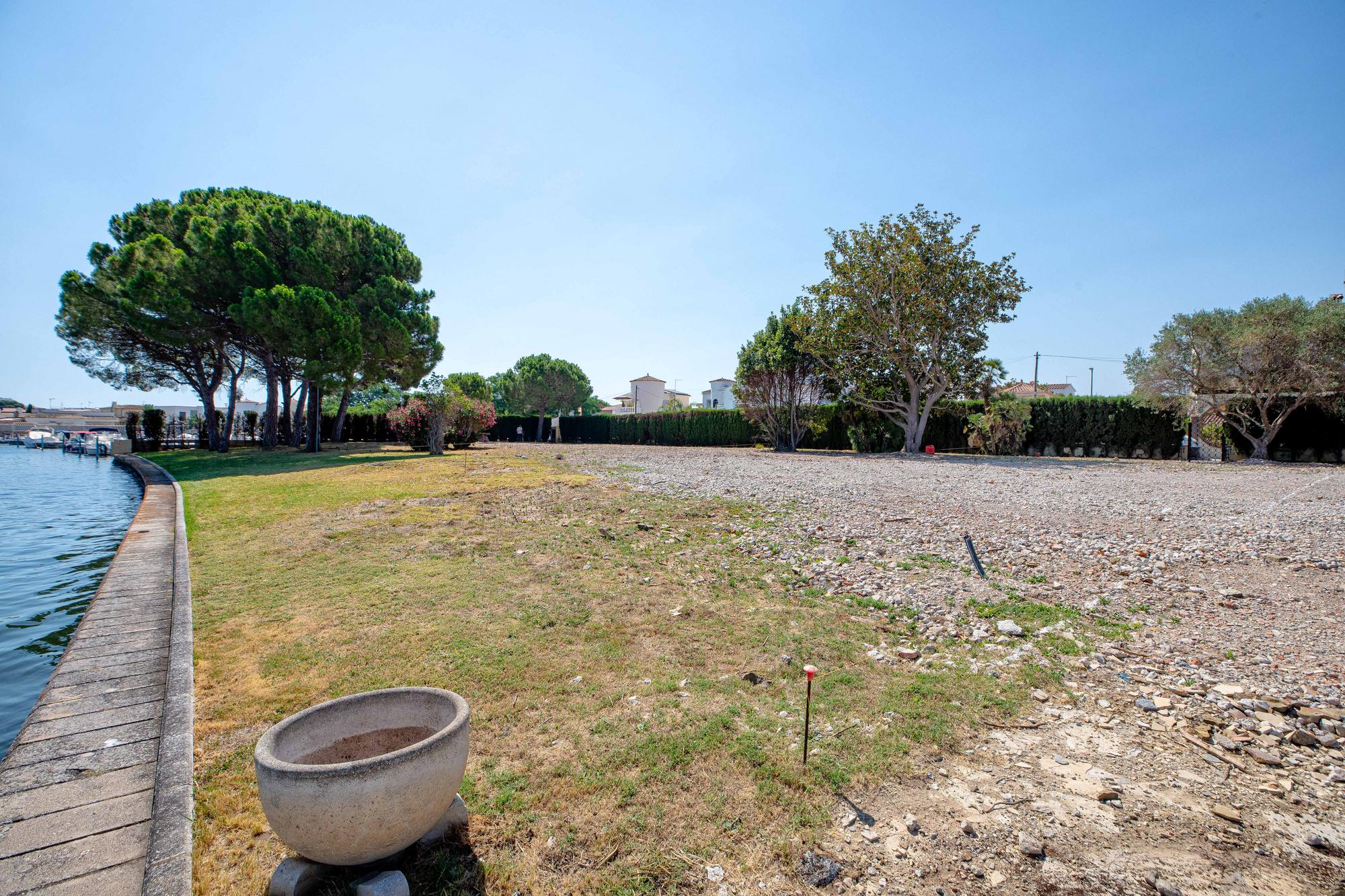 living - 500m² plot for sale in Empuriabrava, Costa Brava - gallery thumbnail - 8