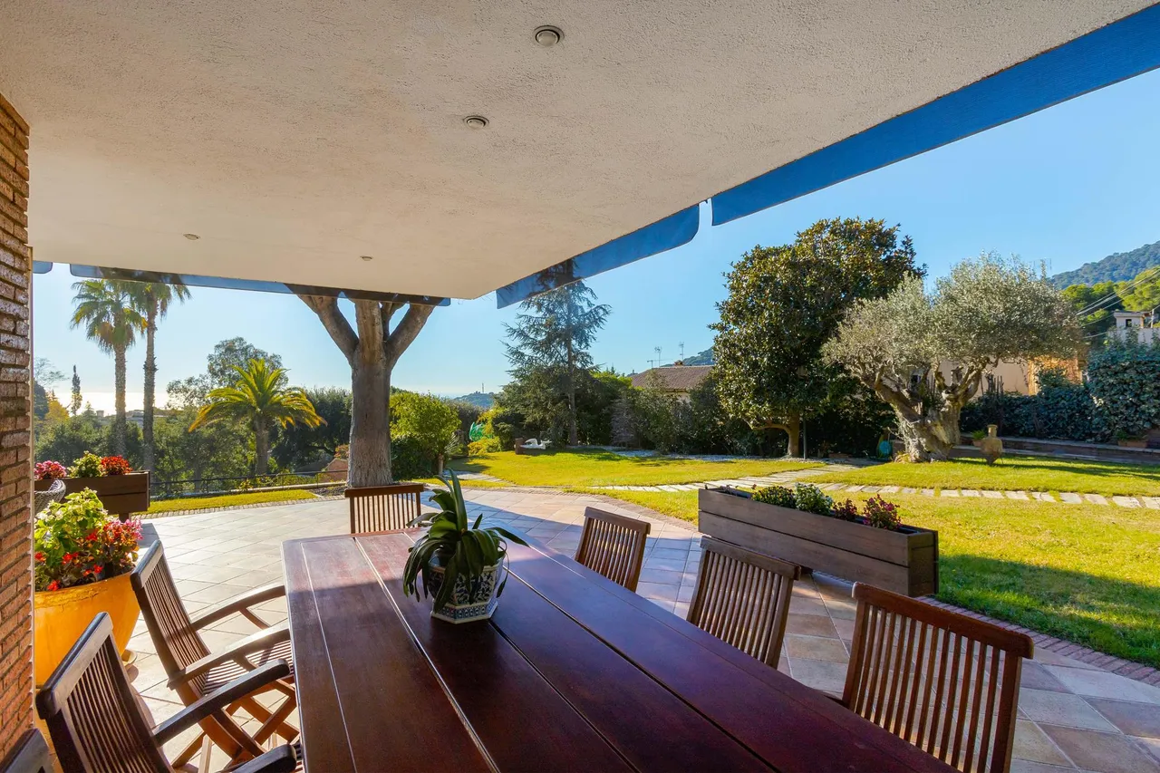 living - 617m² house / villa for sale in Premià de Dalt, Barcelona - gallery - 5